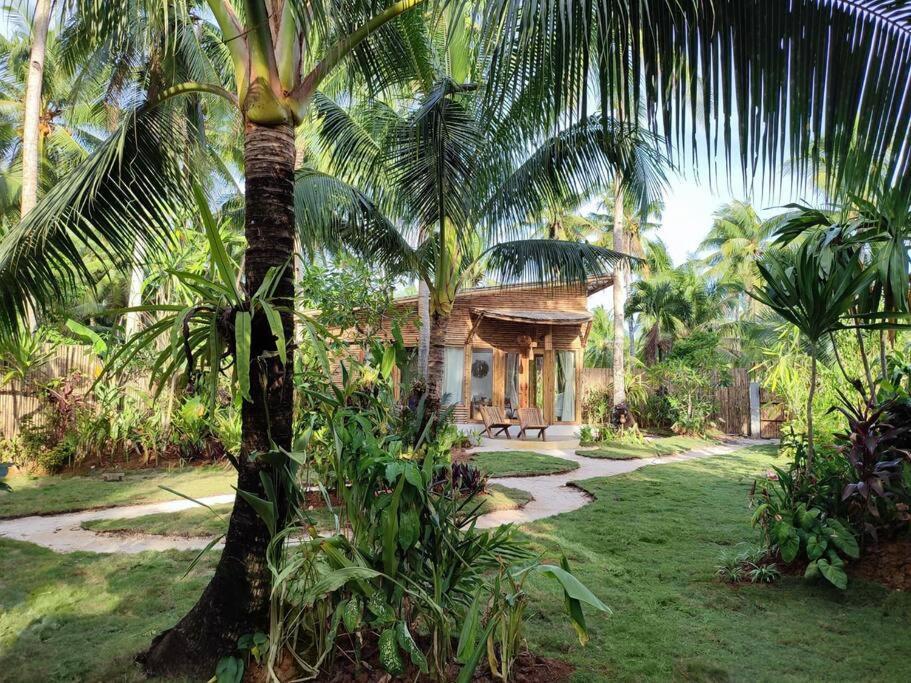 The Bamboo Houses - Tropical Garden & Empty Beach General Luna  Exterior photo