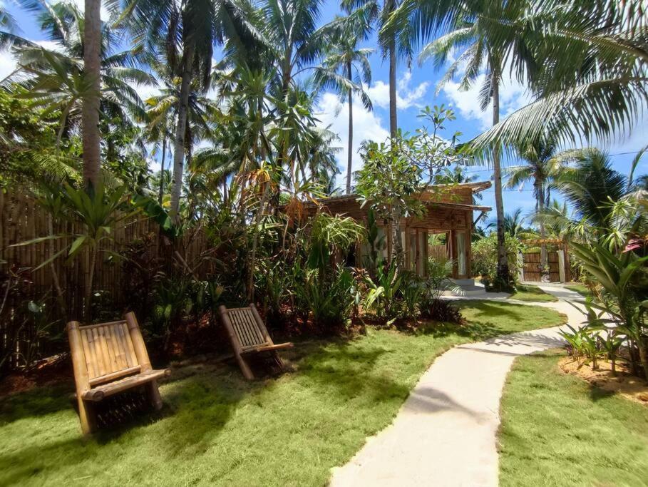 The Bamboo Houses - Tropical Garden & Empty Beach General Luna  Exterior photo