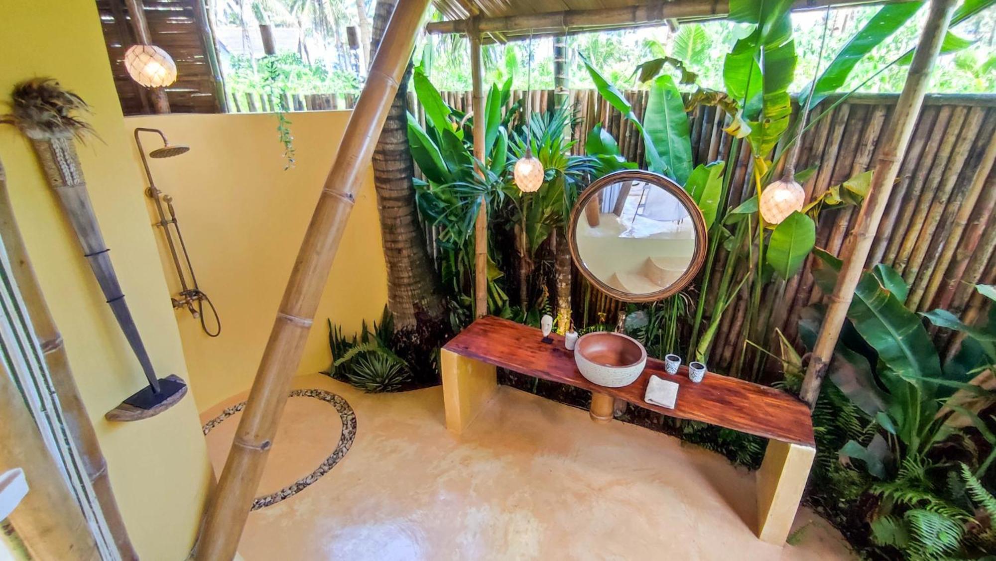 The Bamboo Houses - Tropical Garden & Empty Beach General Luna  Exterior photo